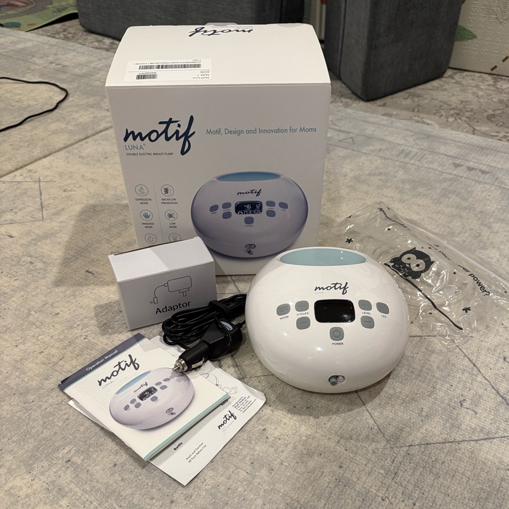 Motif Luna Breast Pump - White and Gray